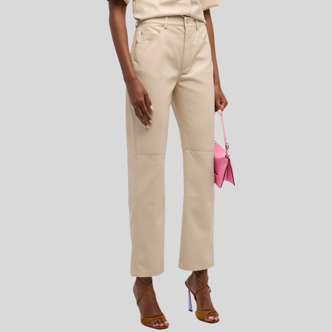  Woman wearing beige straight-leg pants holding pink purse